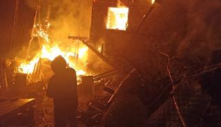 Adana'da yangın! Ev kullanılamaz hale geldi