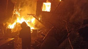 Adana'da yangın! Ev kullanılamaz hale geldi