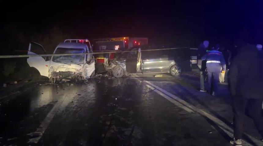 Sakarya'da panelvan ile kamyonet çapıştı: 1 ölü, 3 yaralı