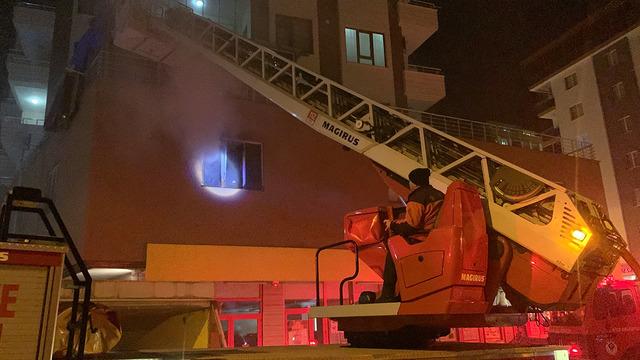 Rize'de depoda yangın! Kısa sürede söndürüldü