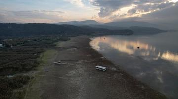 16 ilçenin muhtarları Sapanca Gölü için tek ses oldu: "Sanayinin değil yaşamın kaynağıdır"