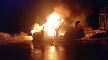 Park halindeki araç alev topu oldu, geriye hurda kaldı