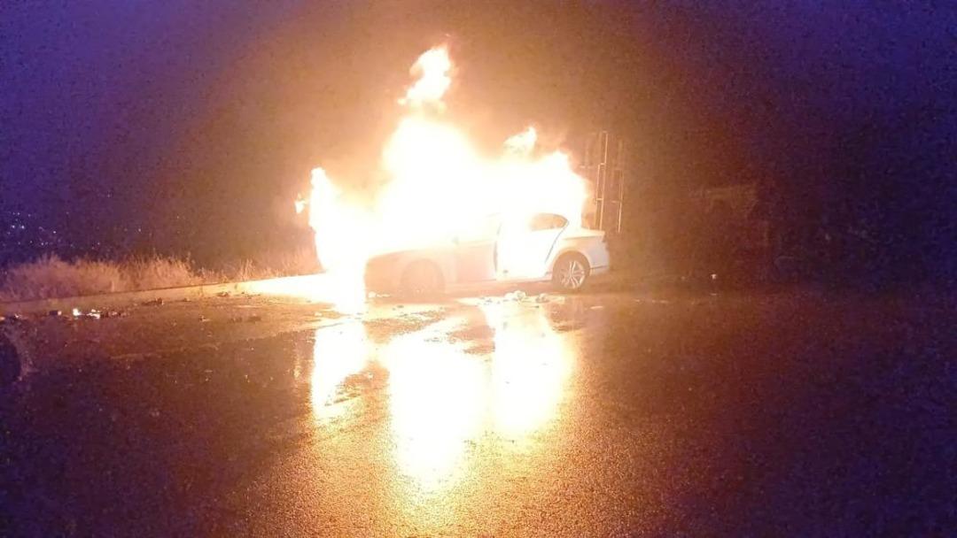 Park halindeki araç alev topu oldu, geriye hurda kaldı 2