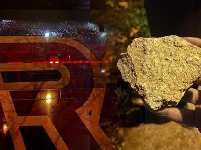 Gece yarısı yaşandı! Galataaray takım otobüsüne taşlı saldırı: Kulüpten resmi açıklama geldi