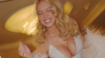 Sydney Sweeney hazırlık aşamasını paylaştı! Göğüslerini elleriyle kapadı