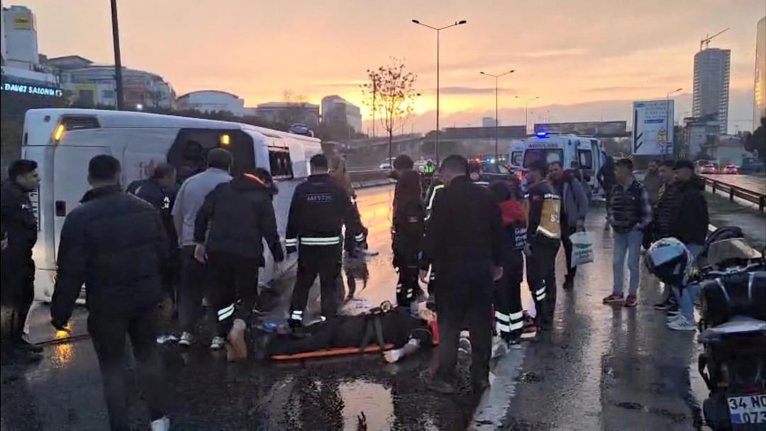 İstanbul da bugün sokakta yürümek bile zor! 7 Aralık Pazar günü yağmur yolları göle çevirdi, kazalar art arda geldi 8