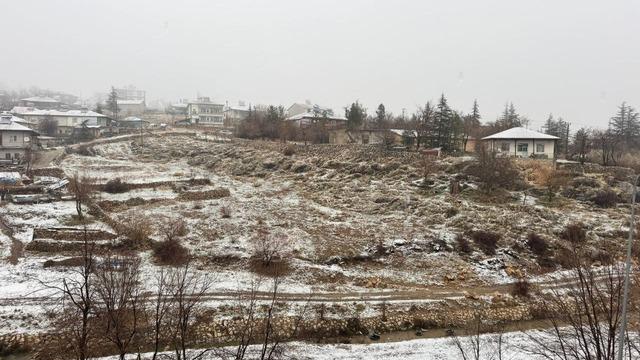Adana’nın yüksek kesimlerine kar yağdı