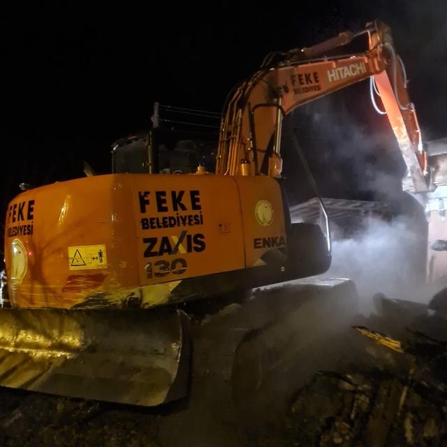 Feke’de ev yangını: bir ev kül oldu, lojman zarar gördü 4