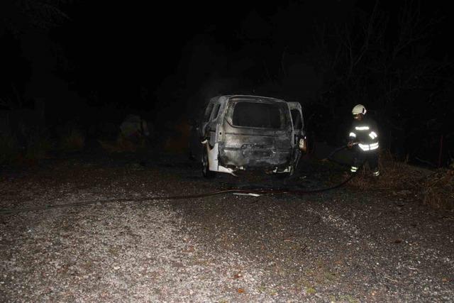 Ailesine kızıp aracını yaktı 3