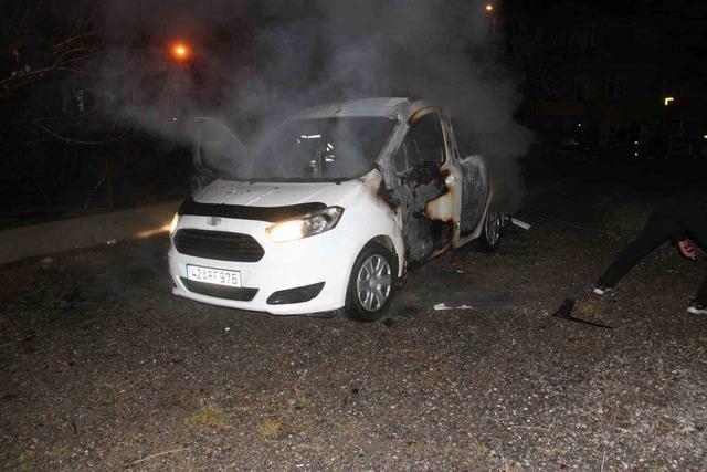 Ailesine kızıp aracını yaktı 2