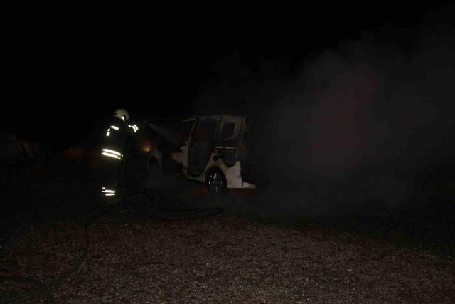 Ailesine kızıp aracını yaktı 1