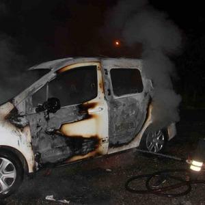 Ailesine kızıp aracını yaktı