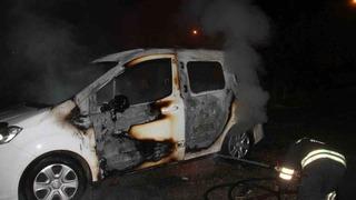 Ailesine kızıp aracını yaktı