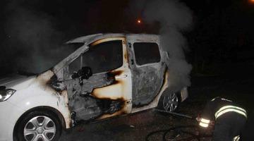 Ailesine kızıp aracını yaktı