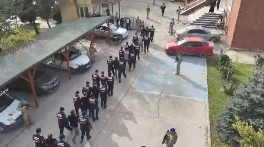 7 ilde 7 ayrı çeteye operasyon! Bakan Yerlikaya: "Son 1 haftada yapılan 67 şüphelinin 47'si tutuklandı"