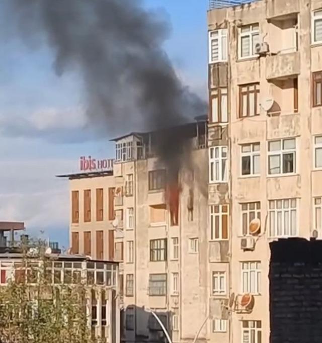 Adana’da apartmanın 6. katında çıkan yangın söndürüldü 2