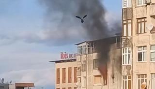 Adana’da apartmanın 6. katında çıkan yangın söndürüldü