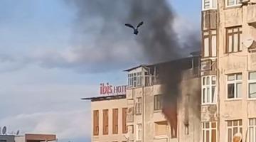 Adana’da apartmanın 6. katında çıkan yangın söndürüldü