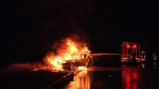 Çorum'da yanan otomobil kullanılamaz hale geldi: Dikkat çeken 'park' iddiası!