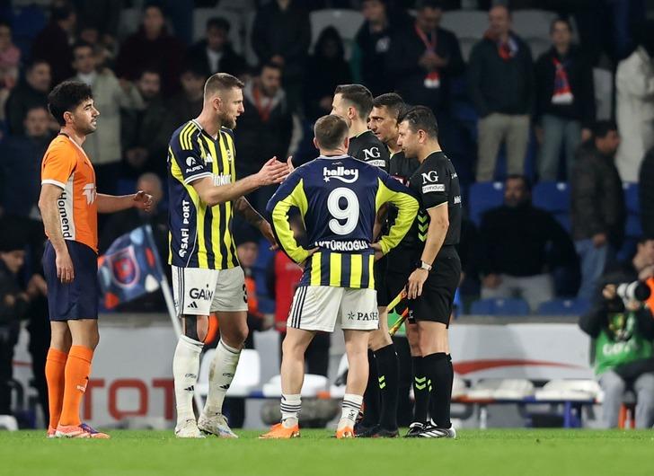 Başakşehir beraberliği sonrası usta isimlerden Fenerbahçe'ye eleştiri: Şampiyonluk havası yok! G5