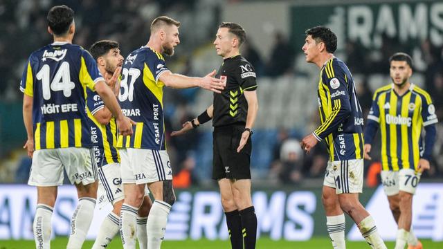 Başakşehir beraberliği sonrası usta isimlerden Fenerbahçe'ye eleştiri: Şampiyonluk havası yok!