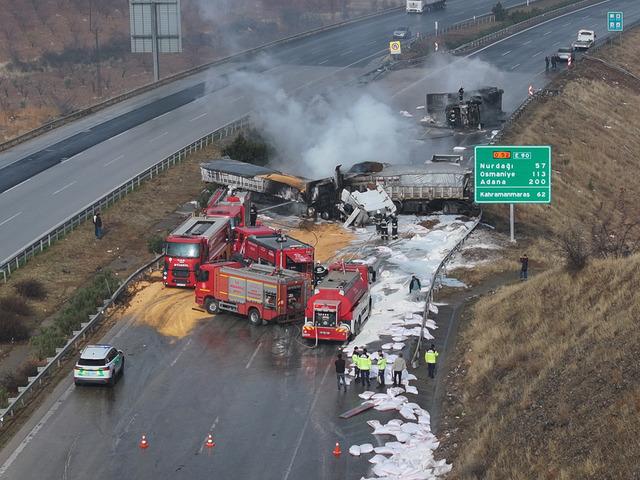 Adana-Gaziantep yolunda kaza: Yol trafiğe kapandı