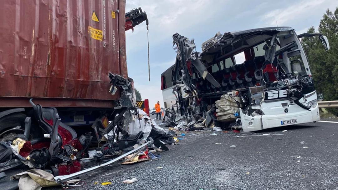 Adana-Gaziantep yolunda kaza: Yol trafiğe kapandı 2
