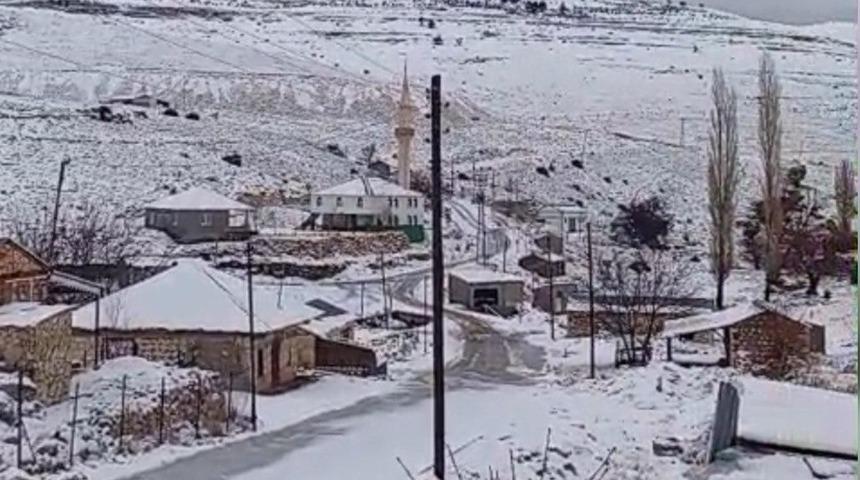 Mersin’in yüksek kesimlerinde kar yağışı etkili oldu
