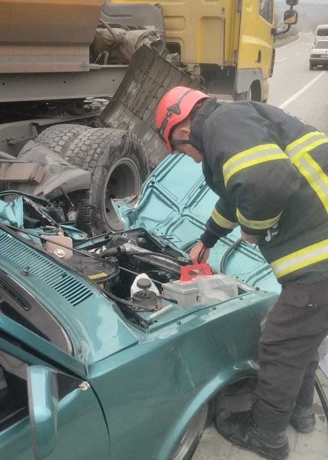 Çaycuma’da tır, otomobile çarptı; 1 yaralı 3