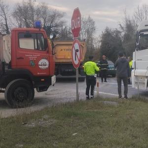Çaycuma’da tır, otomobile çarptı; 1 yaralı