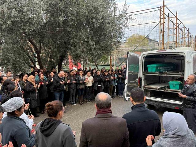 Ameliyat yaptığı sırada kalp krizi geçiren doktor hayatını kaybetti 1