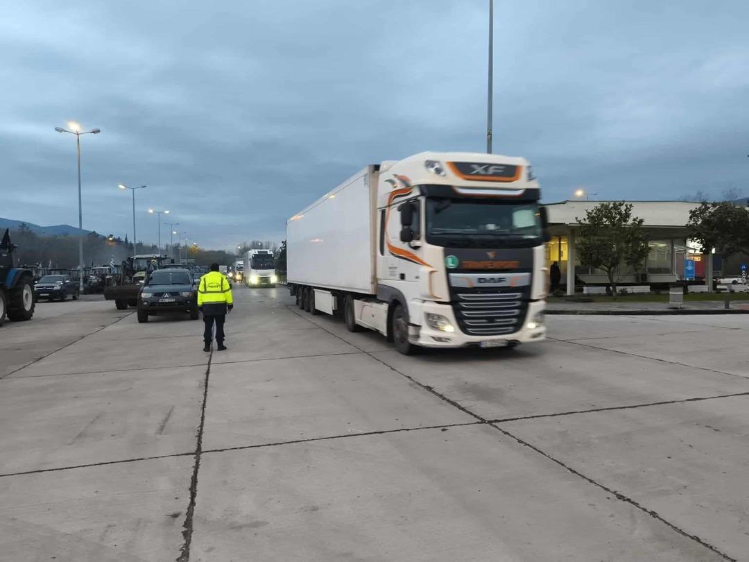 Çiftçi grevi krizi büyüdü! Tır geçişleri durduruldu, tarih verildi 5