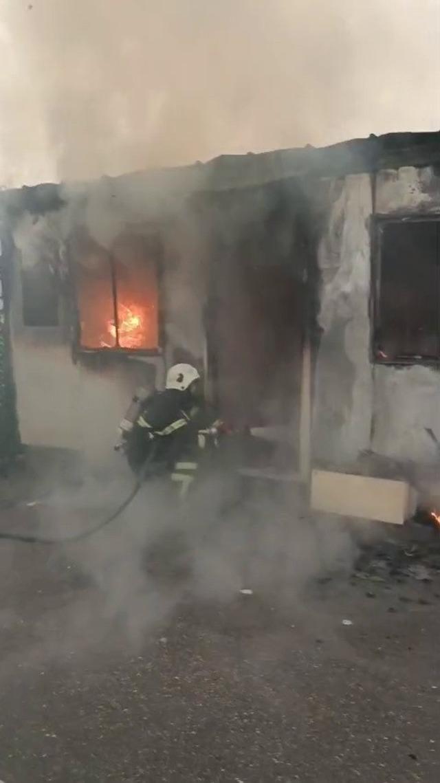 Konteyner alev alev yandı 1