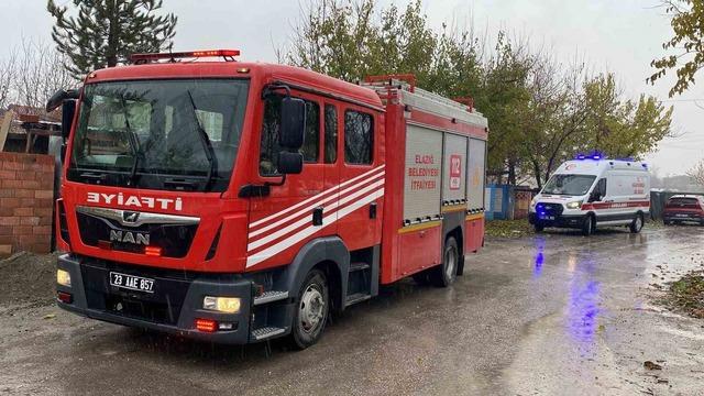 Elazığ’da çatı yangını: 1 kişi dumandan etkilendi 1