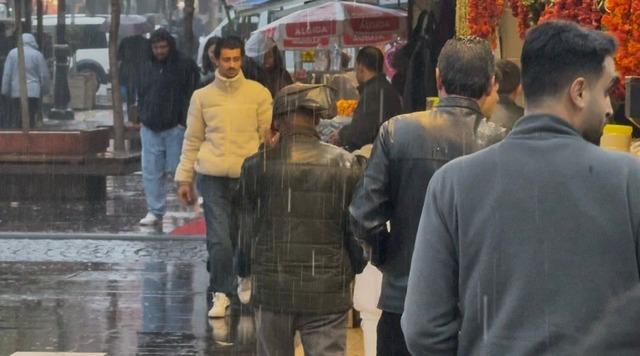 Diyarbakır’da aniden bastıran yağmur hayatı felç etti 2