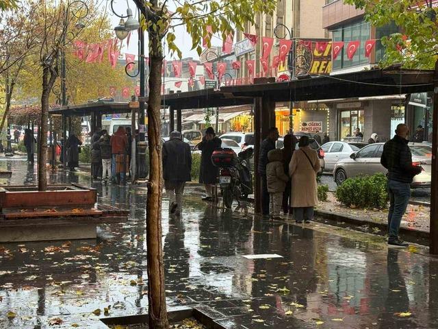 Diyarbakır’da aniden bastıran yağmur hayatı felç etti 1