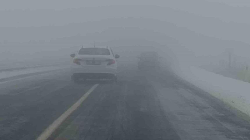 Kars’ta yoğun sis: Uçak seferleri iptal edildi