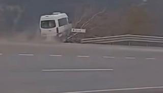 Tarım işçilerini taşıyan minibüsün şarampole uçtu