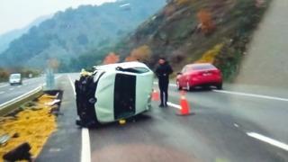 Otomobil yan yattı: 4 yaralı