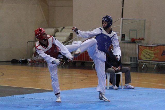 Taekwondo gençler grup müsabakaları tamamlandı