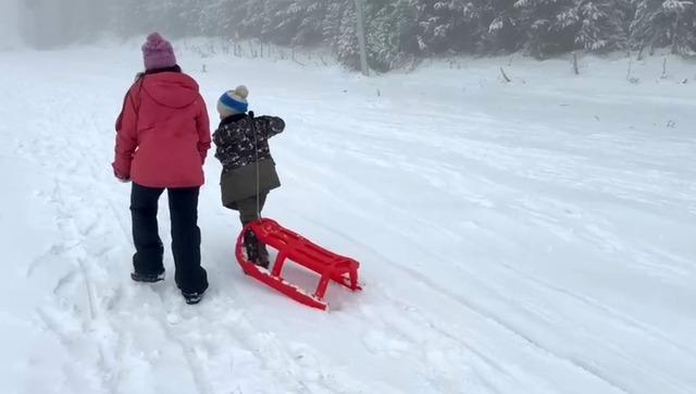 Kars’ta kar coşkusu: Çocuklar kardan adam yaptı, kızak kaydı 1