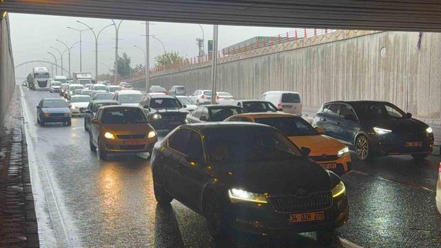 Diyarbakır’da zincirleme trafik kazası: 3 kişi yaralandı 4