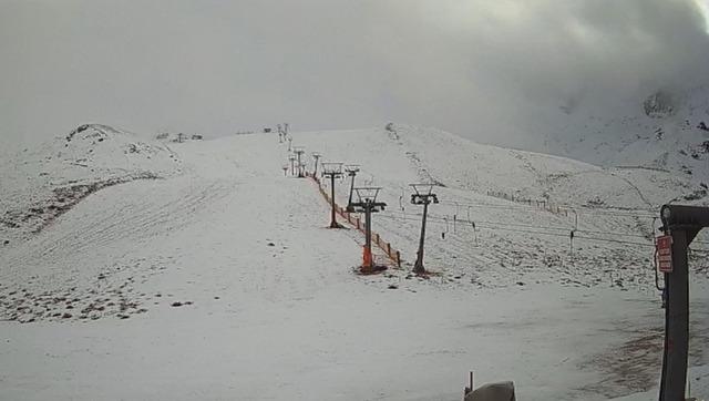 Davraz Kayak Merkezine mevsimin ilk karı düştü bazı noktalarda beyaza bürüdü 1