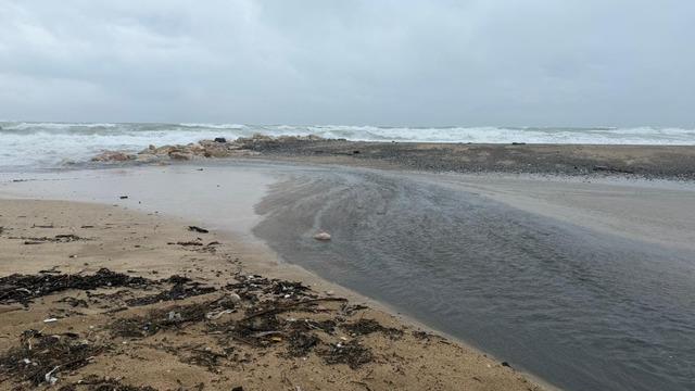 İSKİ’nin Karaburun Tesisi'nde tepki çeken görüntü: 'Atık su denize boşaltılıyor'