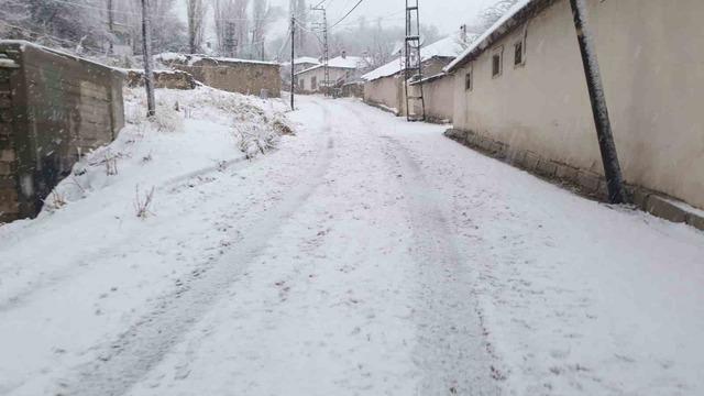 Başkale beyaza bürüdü 13