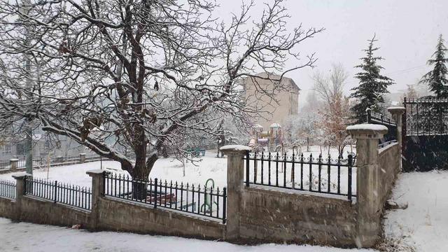 Başkale beyaza bürüdü 12