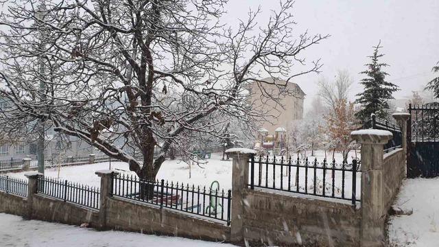 Başkale beyaza bürüdü 11