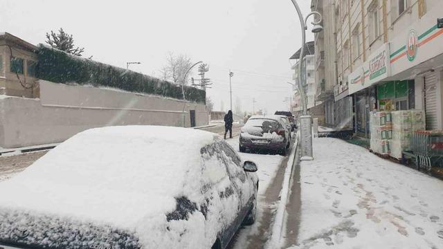 Başkale beyaza bürüdü 9