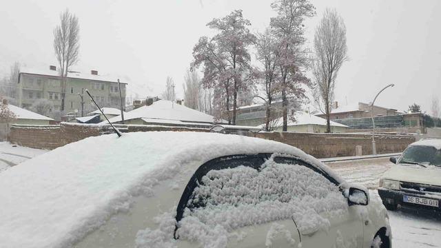 Başkale beyaza bürüdü 8