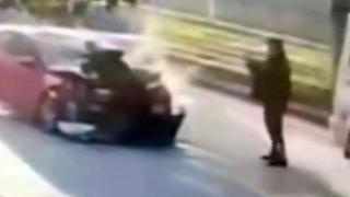 Eski eşiyle evli olan polis memuruna çarptı! Yaraladıktan sonra fotoğrafını çekti